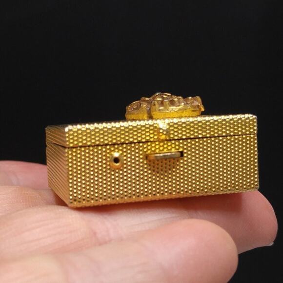 Vintage Flower Pill Box, Textured Gold Tone, Push Button Clasp, 1 3/8 Inches - Picture 9 of 10